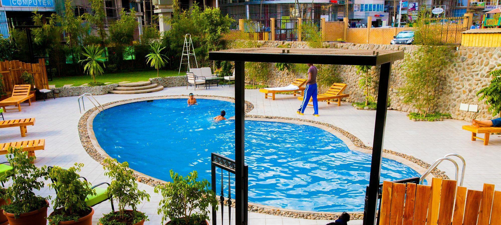 Monarch Hotel Аддис-Абеба Экстерьер фото